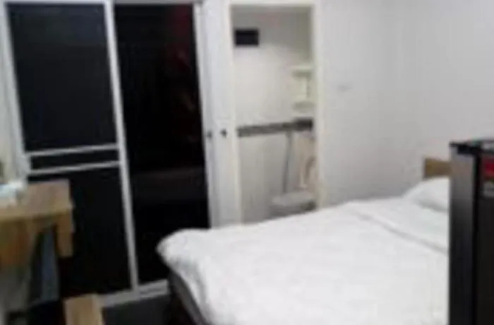 Hotel Oyo 508 Middlewayhouse 2*