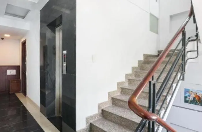 Hotel Oyo 508 Middlewayhouse 2*